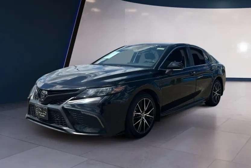 2022 Toyota Camry SE photo 1