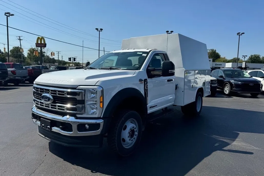 2024 Ford F-550 photo 1