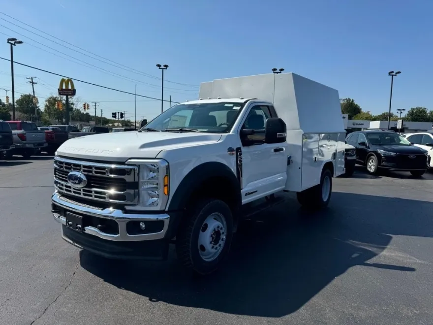2024 Ford F-550 photo 1