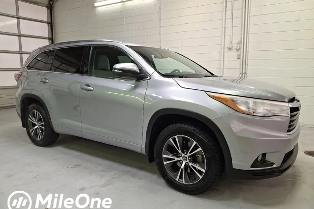 2016 Toyota Highlander XLE photo 1