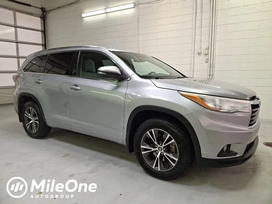 2016 Toyota Highlander XLE photo 1