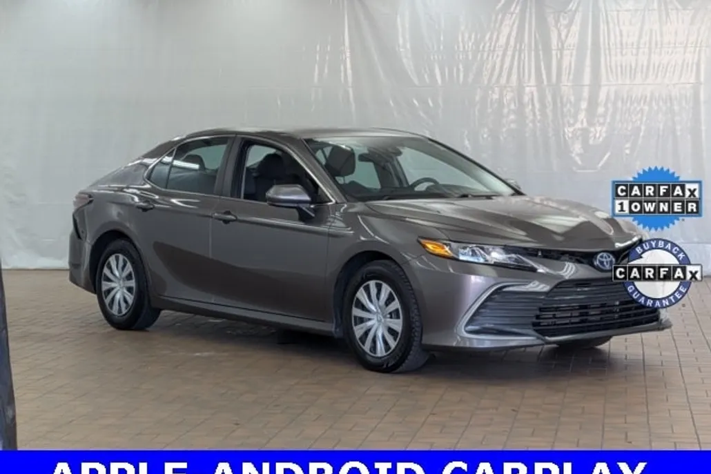2022 Toyota Camry Hybrid LE photo 1