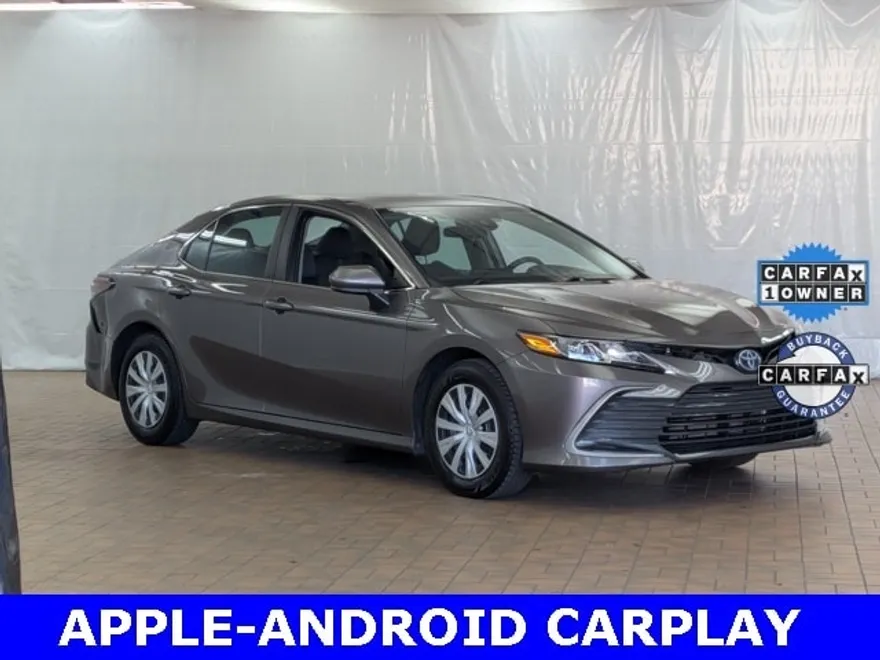 2022 Toyota Camry Hybrid LE photo 1