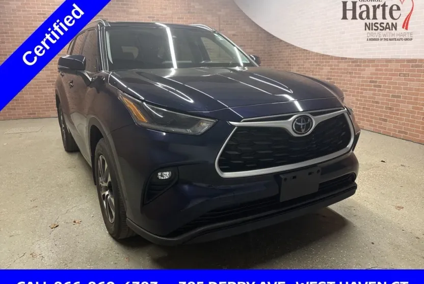 2021 Toyota Highlander XLE photo 1