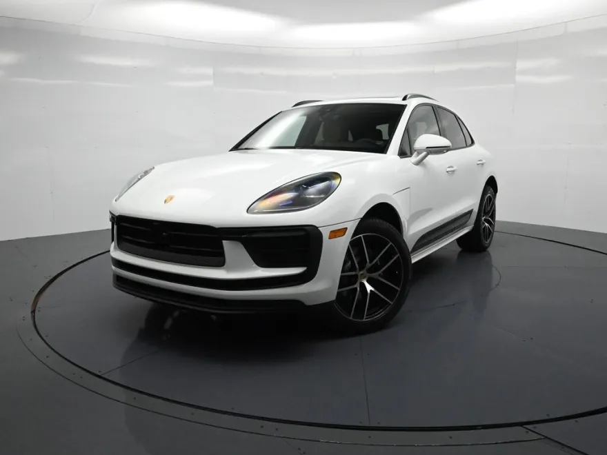 2025 Porsche Macan T photo 1