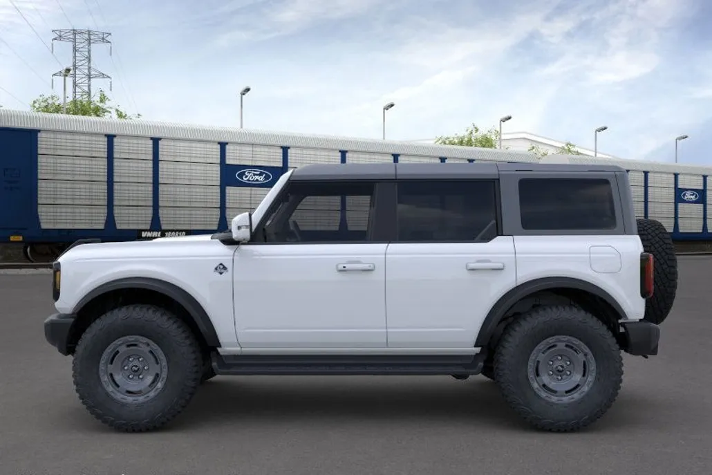 2025 Ford Bronco Outer Banks photo 1