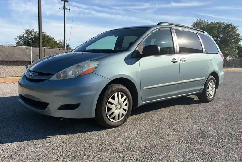 2006 Toyota Sienna CE photo 1