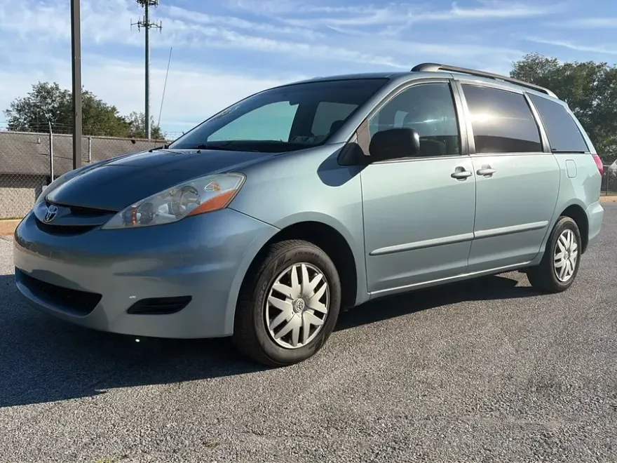 2006 Toyota Sienna CE photo 1