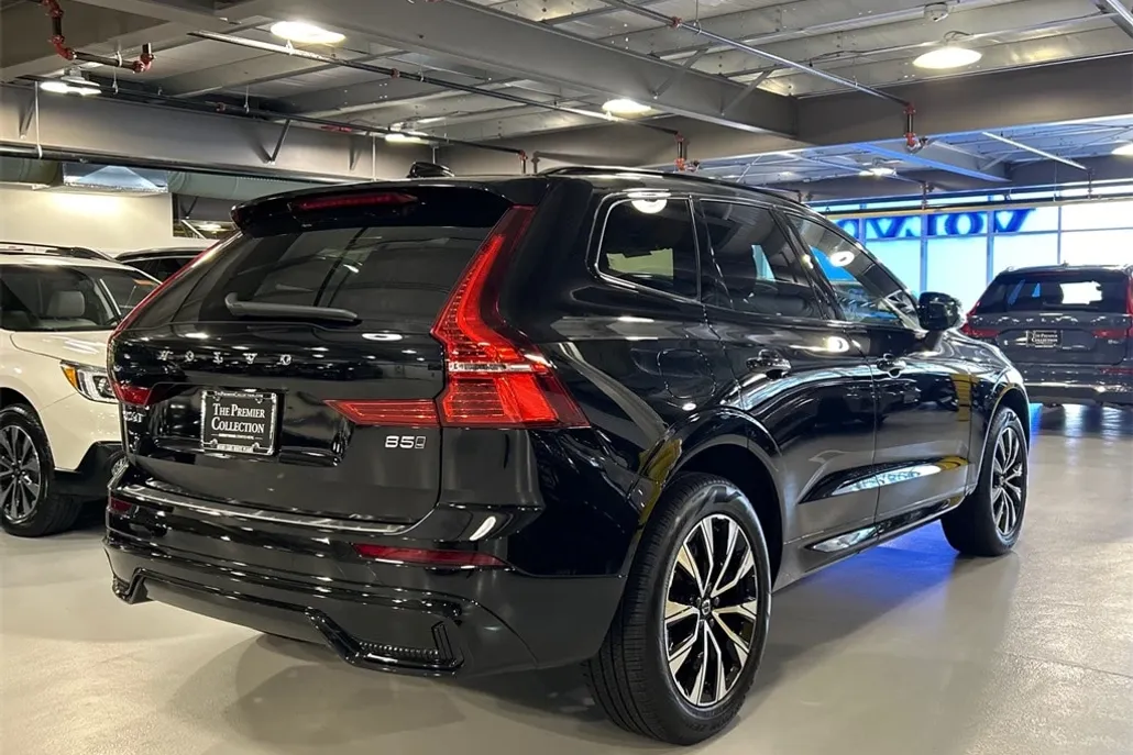 2025 Volvo XC60 B5 Core photo 1