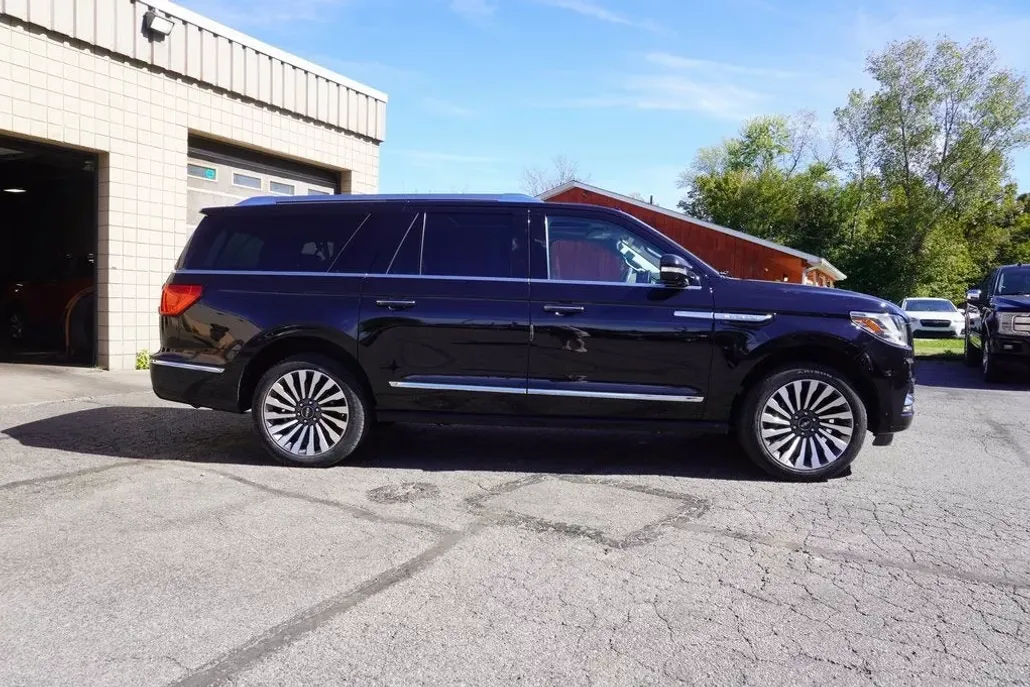 2021 Lincoln Navigator L Reserve photo 1