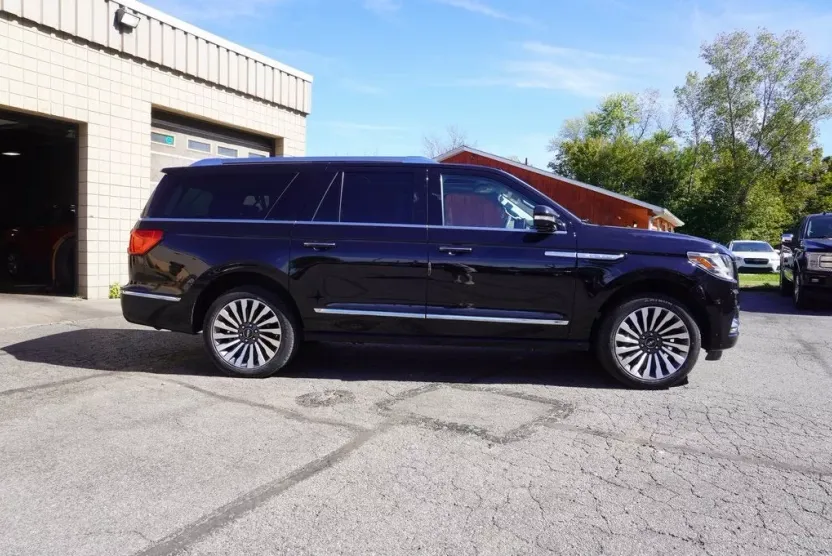 2021 Lincoln Navigator L Reserve photo 1