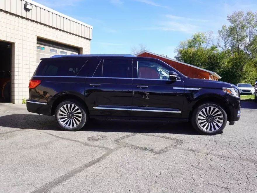 2021 Lincoln Navigator L Reserve photo 1