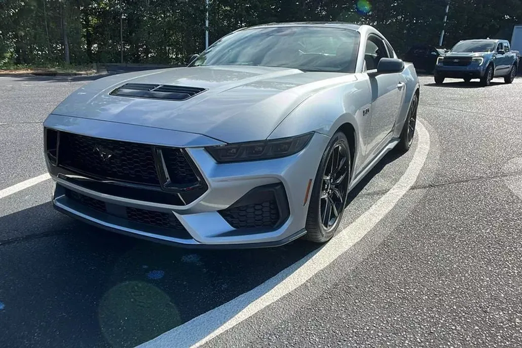 2025 Ford Mustang GT photo 1