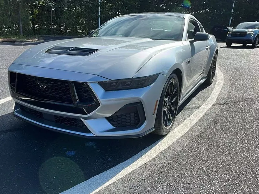 2025 Ford Mustang GT photo 1