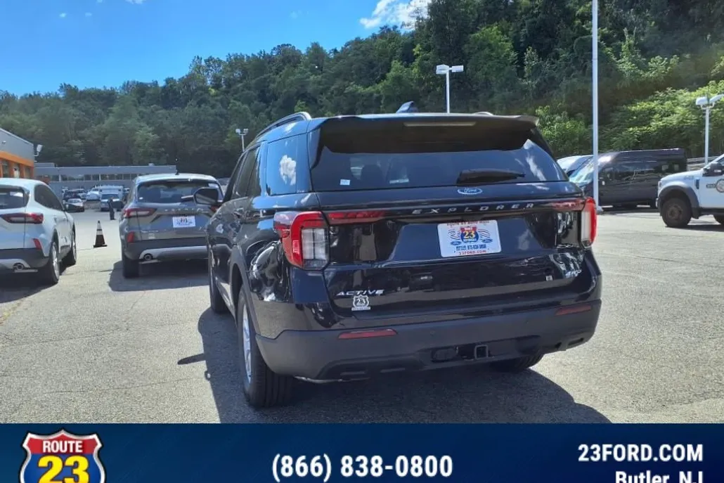 2025 Ford Explorer photo 1