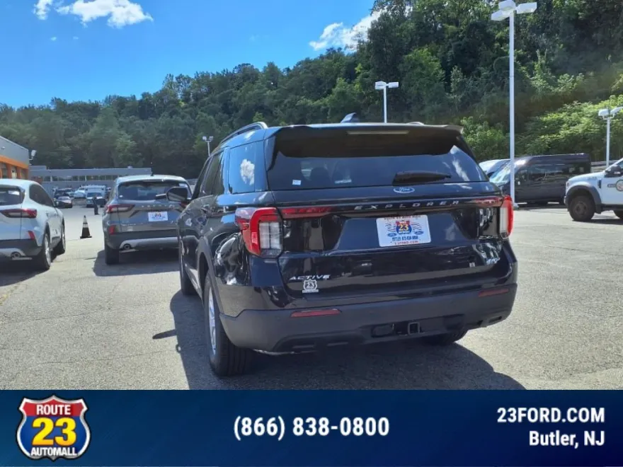 2025 Ford Explorer photo 1