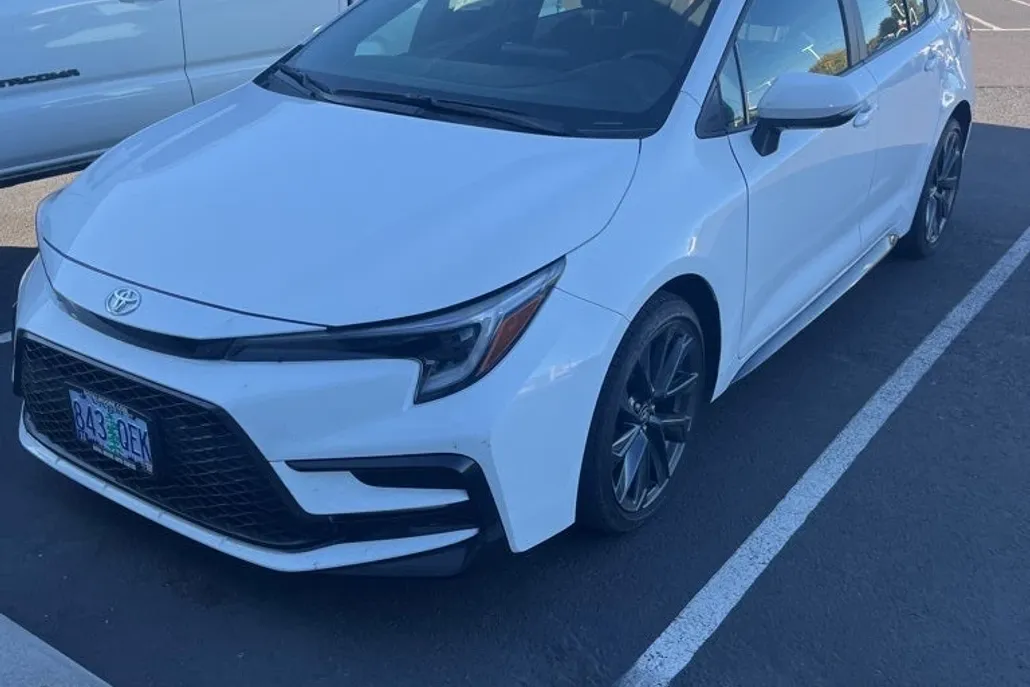 2025 Toyota Corolla SE photo 1