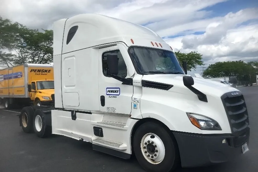 2021 Freightliner Cascadia 126" Sleeper Cab photo 1
