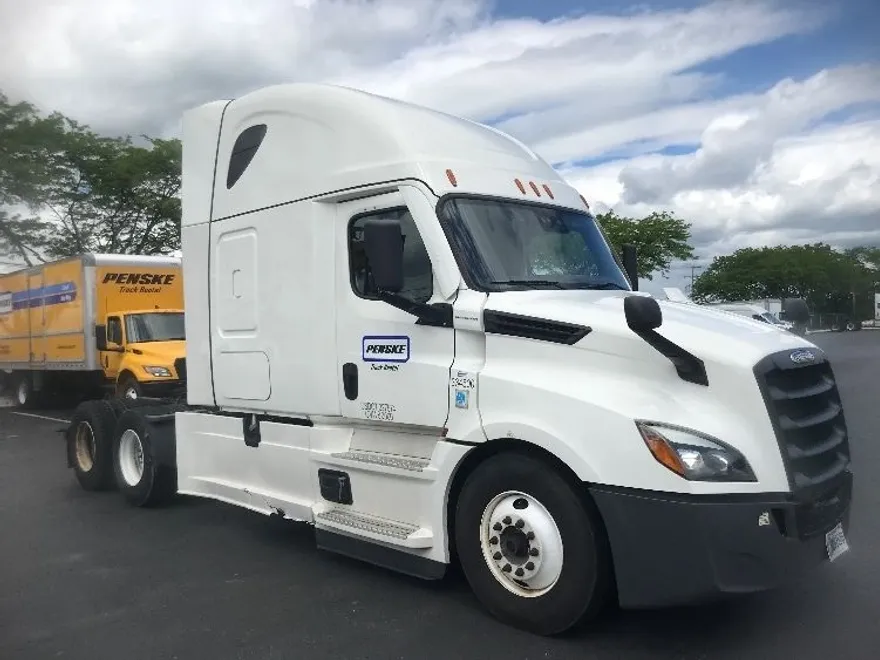 2021 Freightliner Cascadia 126" Sleeper Cab photo 1
