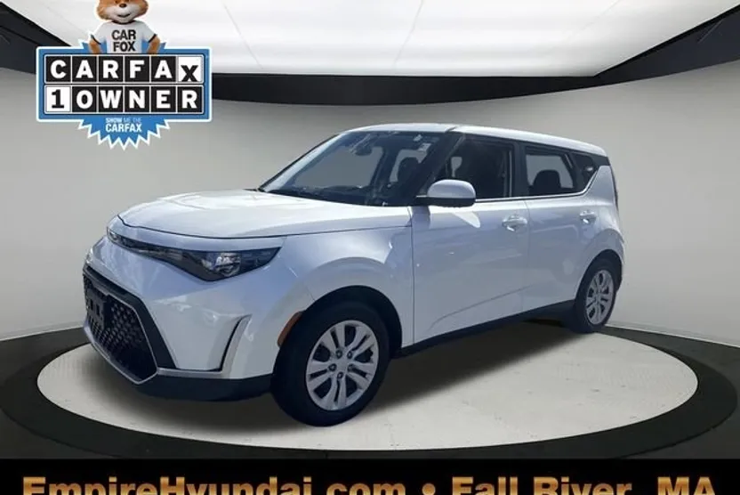 2023 Kia Soul LX photo 1