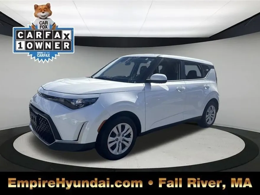 2023 Kia Soul LX photo 1