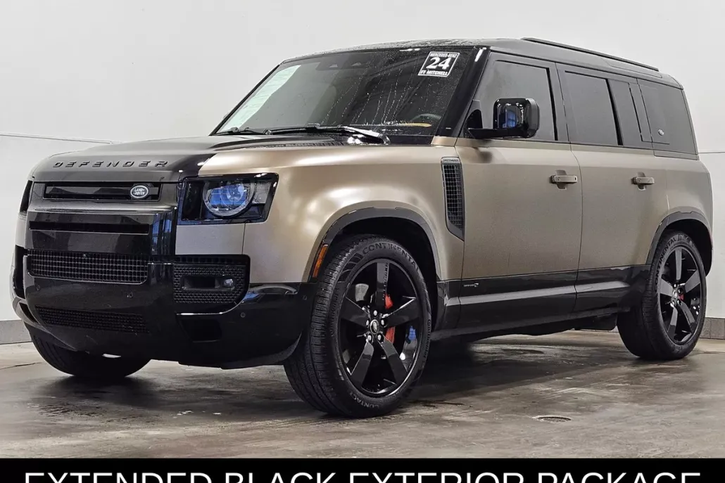 2024 Land Rover Defender 110 photo 1