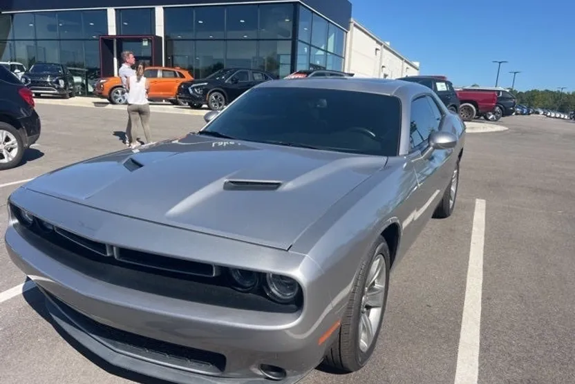 2018 Dodge Challenger SXT photo 1