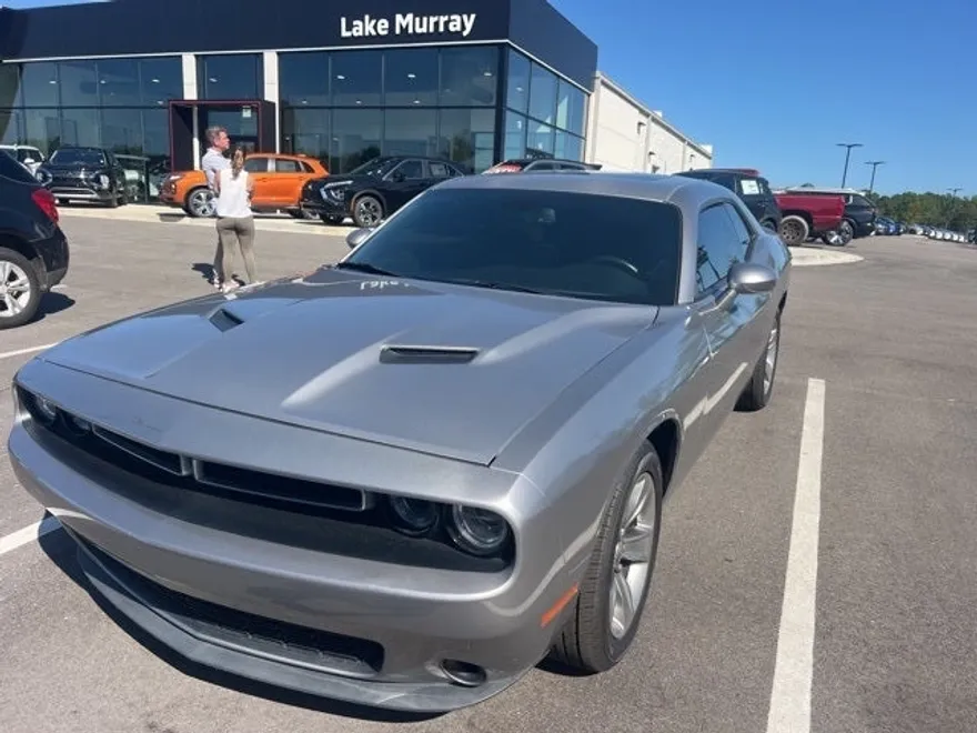 2018 Dodge Challenger SXT photo 1