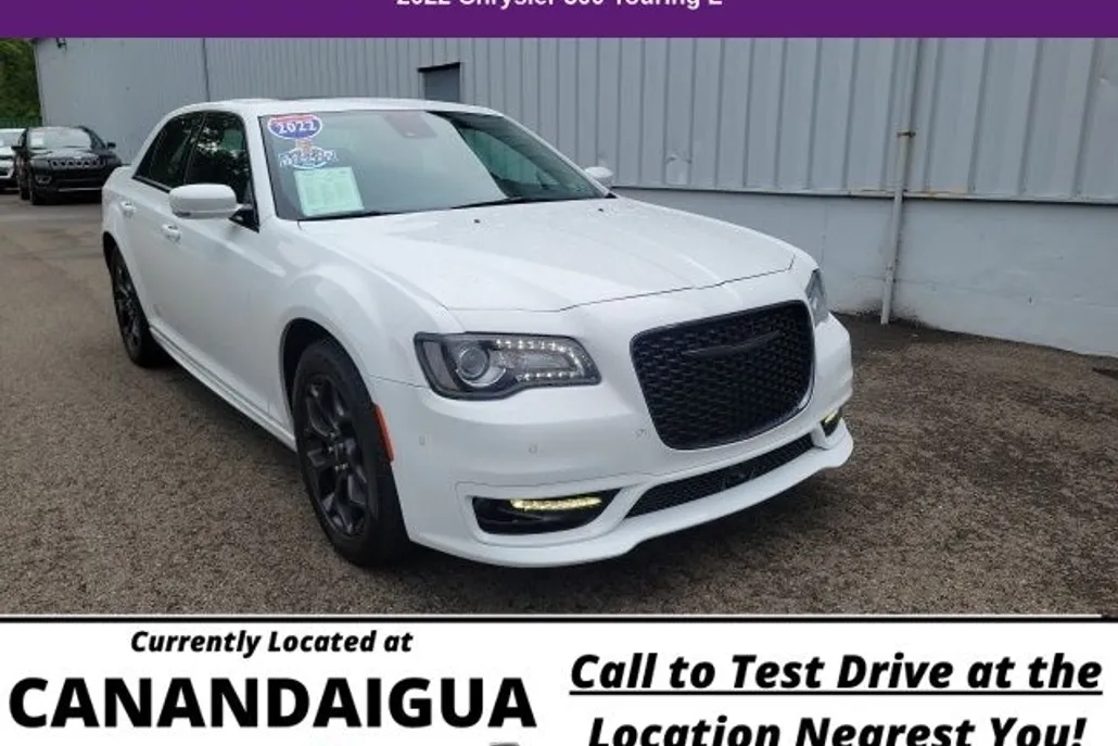 2022 Chrysler 300 Touring L photo 1