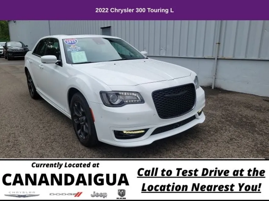 2022 Chrysler 300 Touring L photo 1