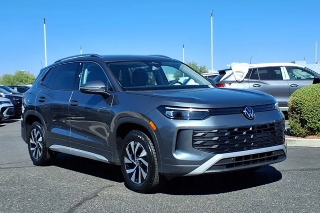 2025 Volkswagen Tiguan S photo 1