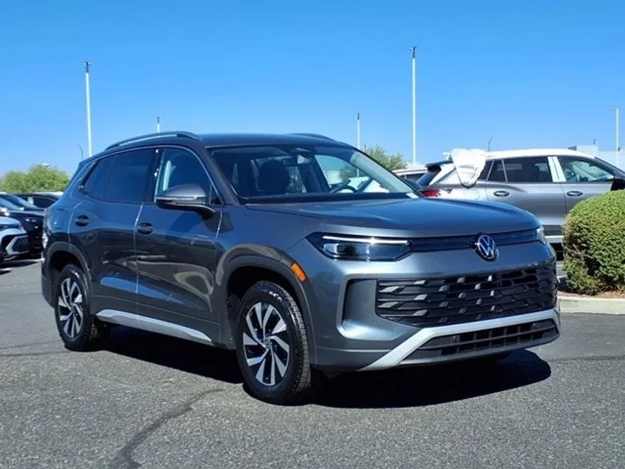 2025 Volkswagen Tiguan S photo 1