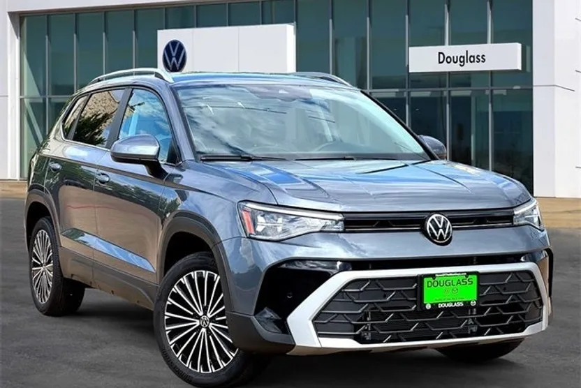 2025 Volkswagen Taos SE photo 1