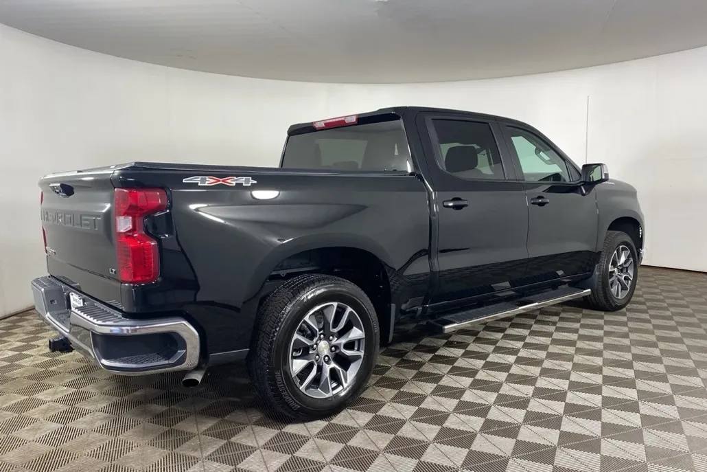 2025 Chevrolet Silverado 1500 LT photo 1