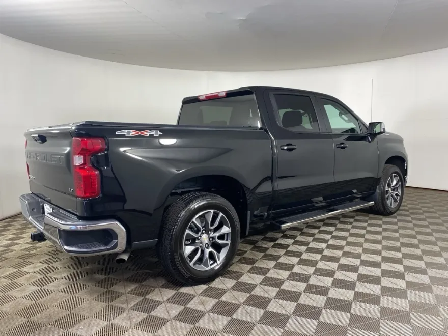 2025 Chevrolet Silverado 1500 LT photo 1