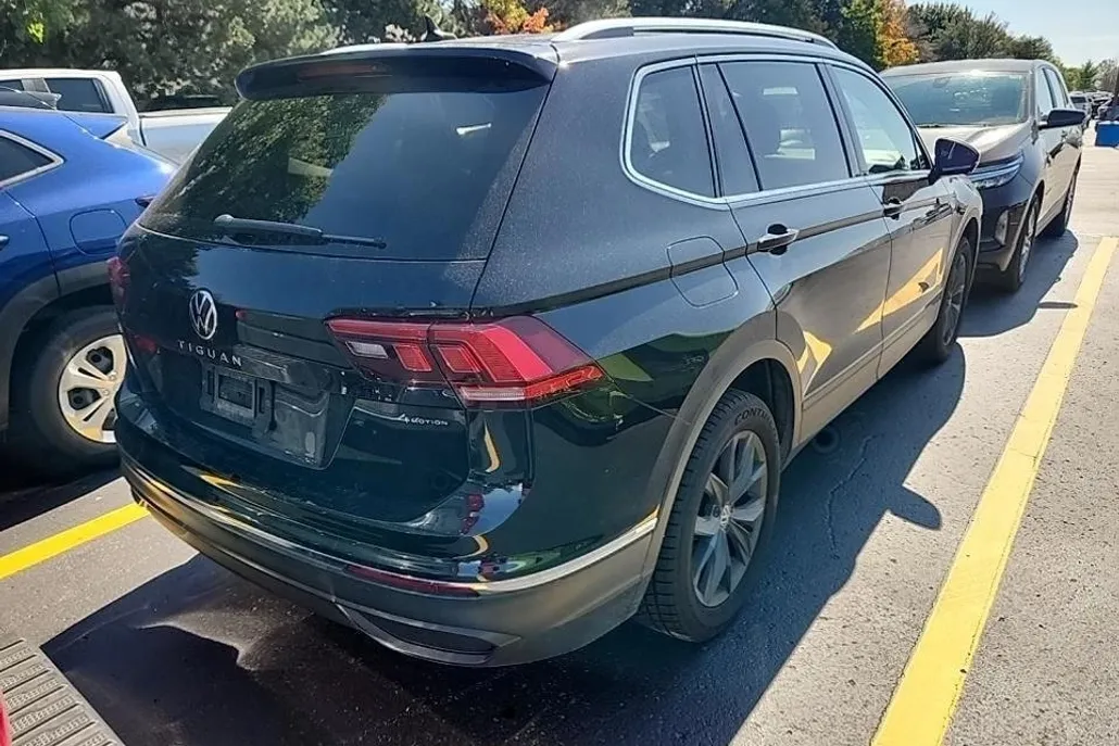 2022 Volkswagen Tiguan SE photo 1