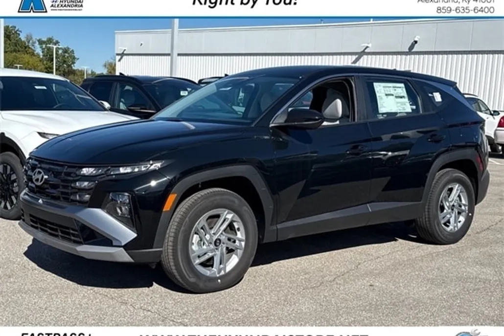 2025 Hyundai Tucson SE photo 1