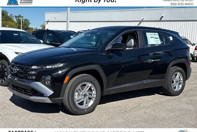 2025 Hyundai Tucson SE photo 1