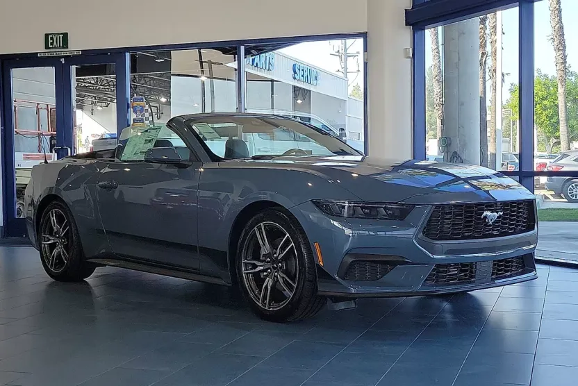 2025 Ford Mustang EcoBoost Premium photo 1