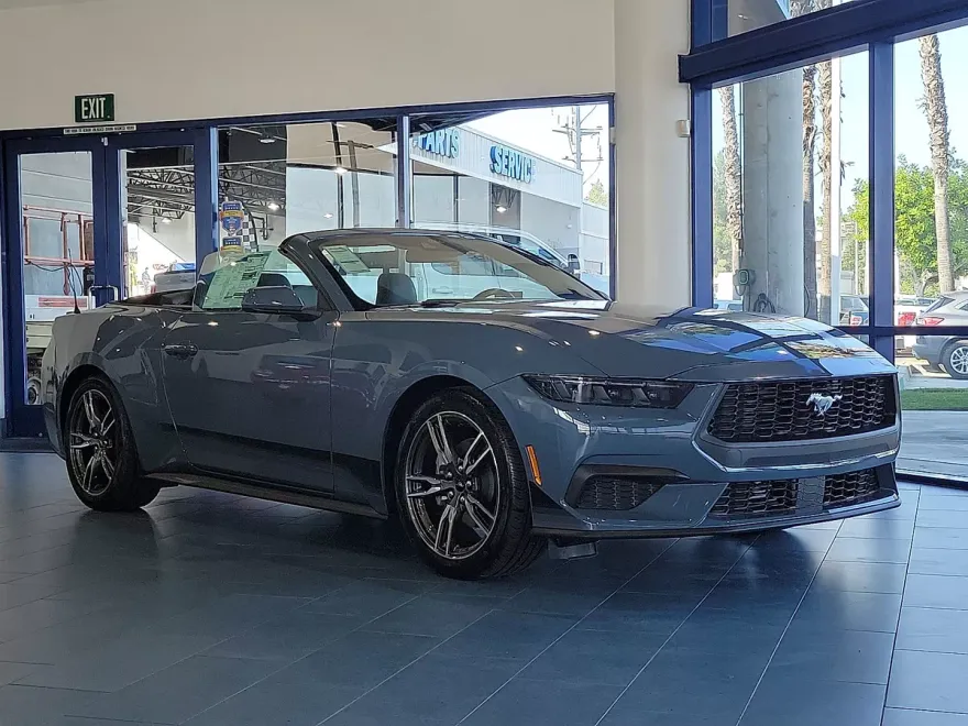 2025 Ford Mustang EcoBoost Premium photo 1