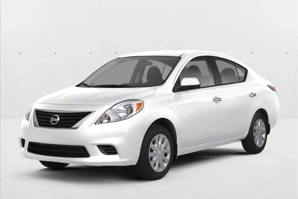 2012 Nissan Versa SV photo 1