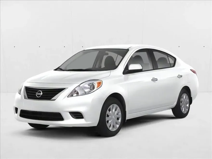 2012 Nissan Versa SV photo 1