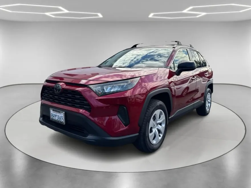 2019 Toyota RAV4 LE Sport photo 1