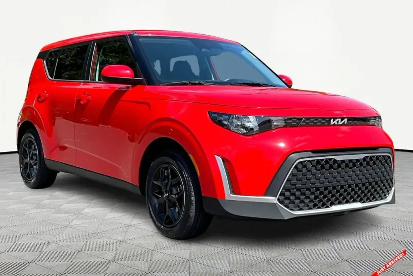 2023 Kia Soul LX photo 1