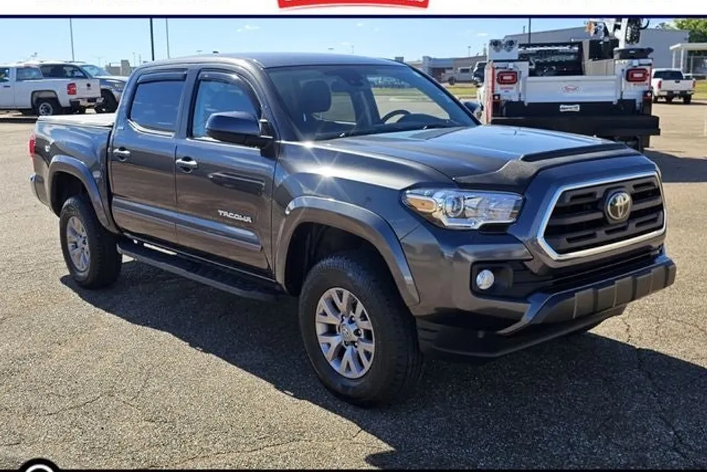 2018 Toyota Tacoma SR5 V6 photo 1