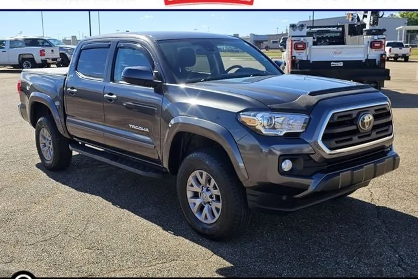 2018 Toyota Tacoma SR5 V6 photo 1