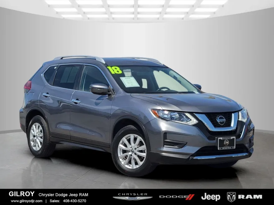 2018 Nissan Rogue SV photo 1