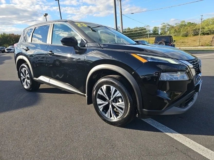 2023 Nissan Rogue SV photo 1