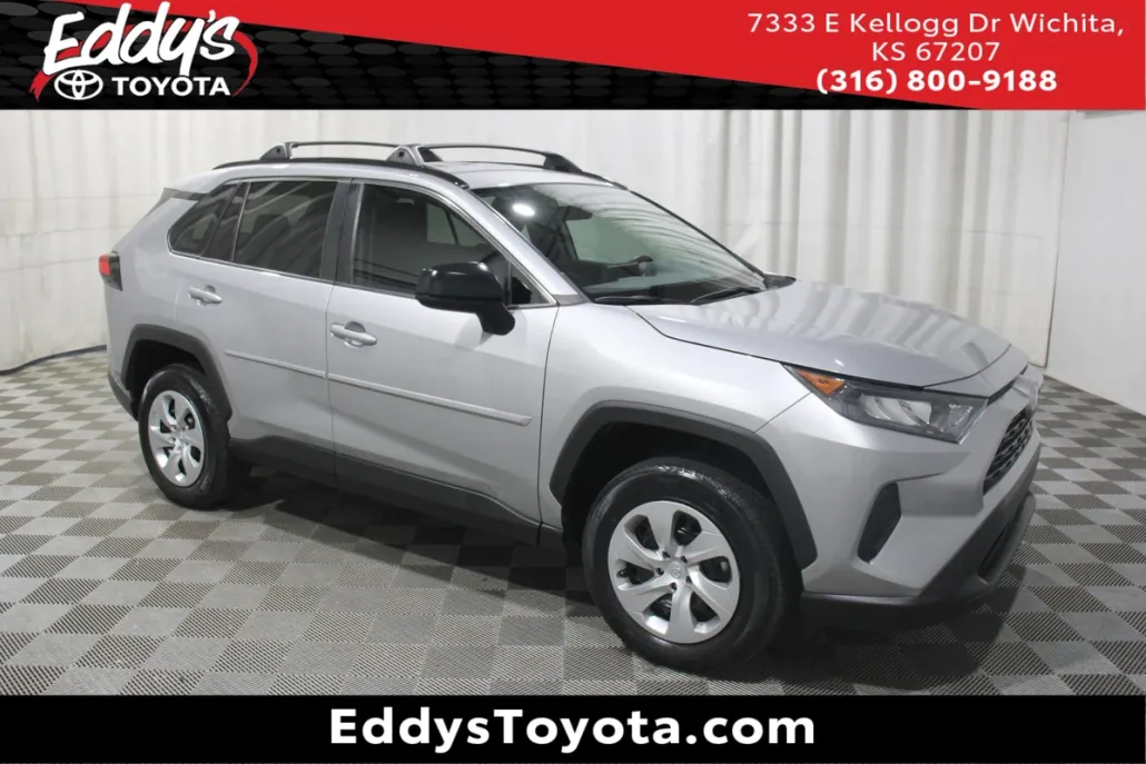 2021 Toyota RAV4 LE photo 1