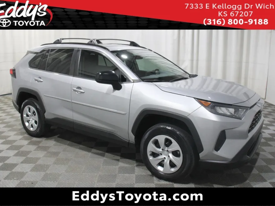 2021 Toyota RAV4 LE photo 1